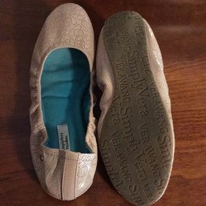 Simply Vera Wang Nude Flats